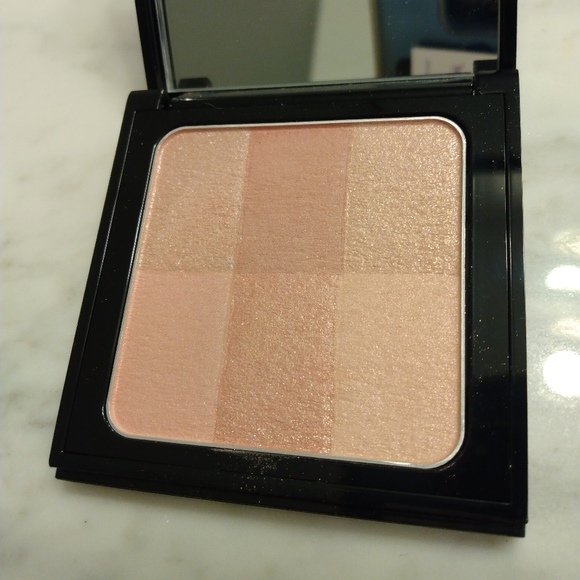 Bobbi Brown Brightening Brick - Picture 6 of 6